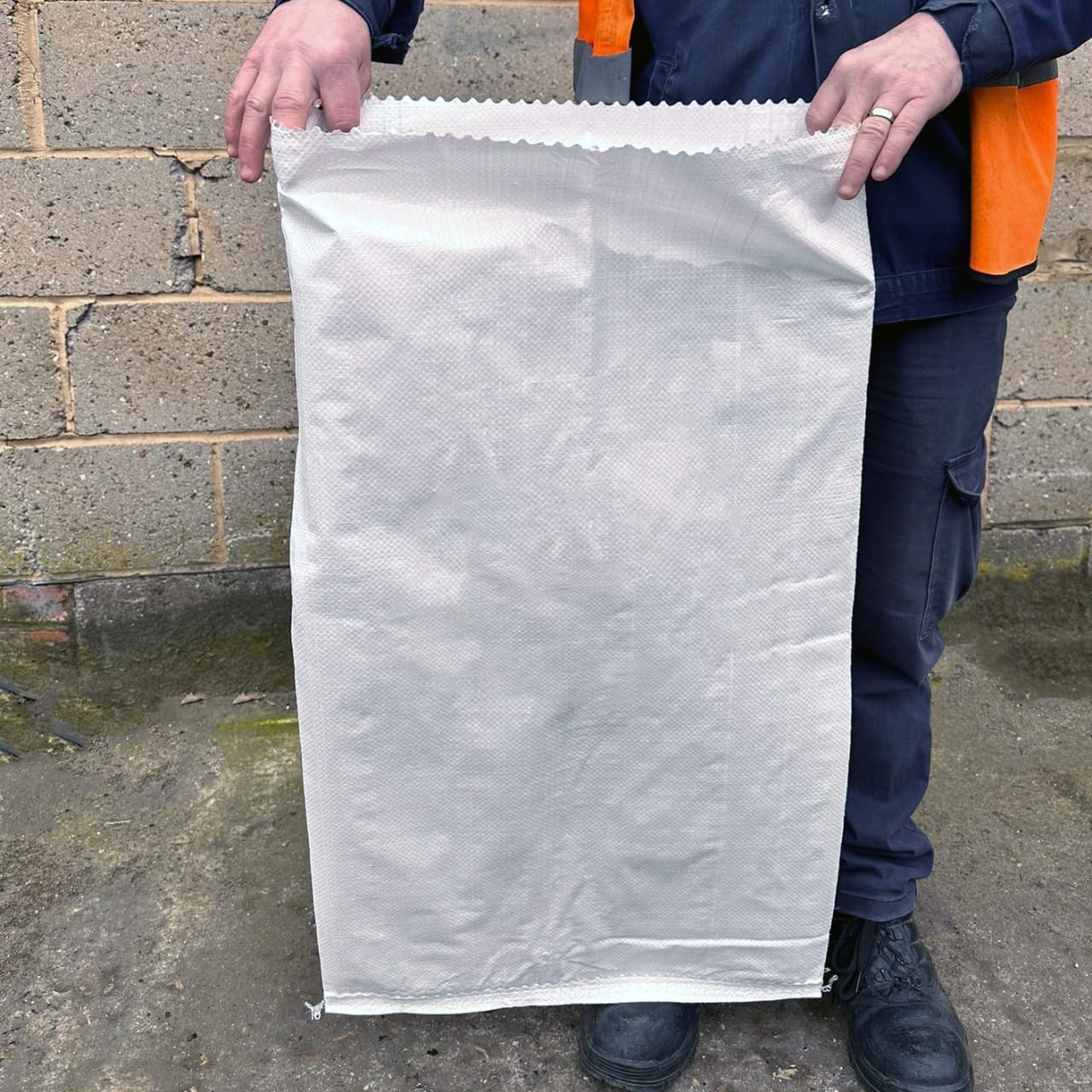 100 x NEW Woven Polypropylene Rubble Builder Sacks Bags 55 cm x 85cm / 22" x 33" Approx